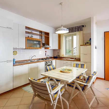 Апартаменты Fontana Vecchia Seaview *