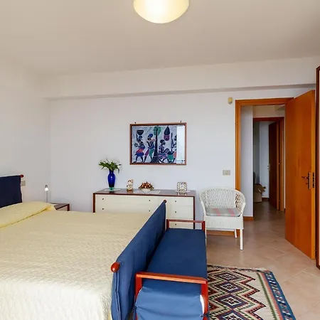 Fontana Vecchia Seaview Апартаменты *