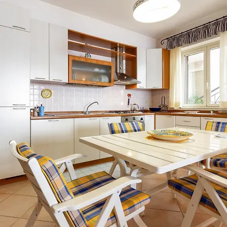 Fontana Vecchia Seaview Апартаменты